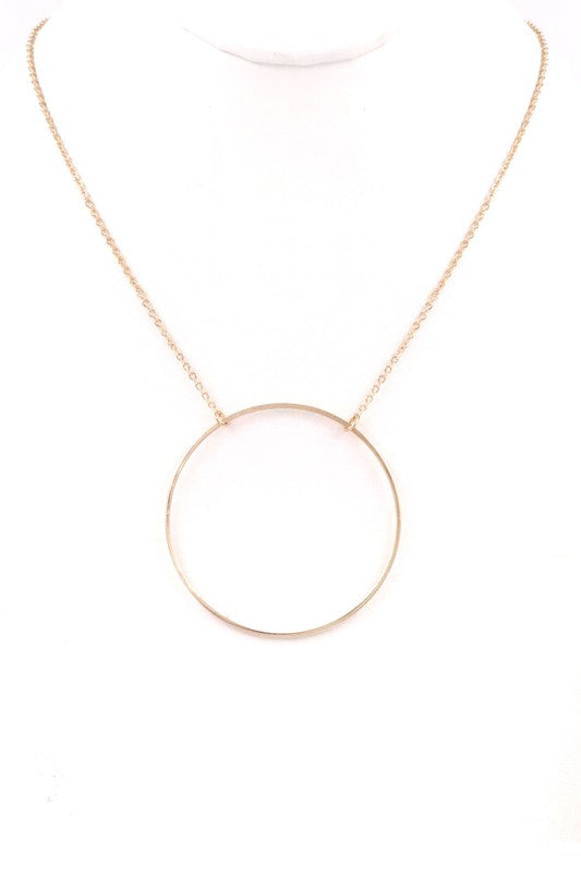 Metal ring pendant necklace